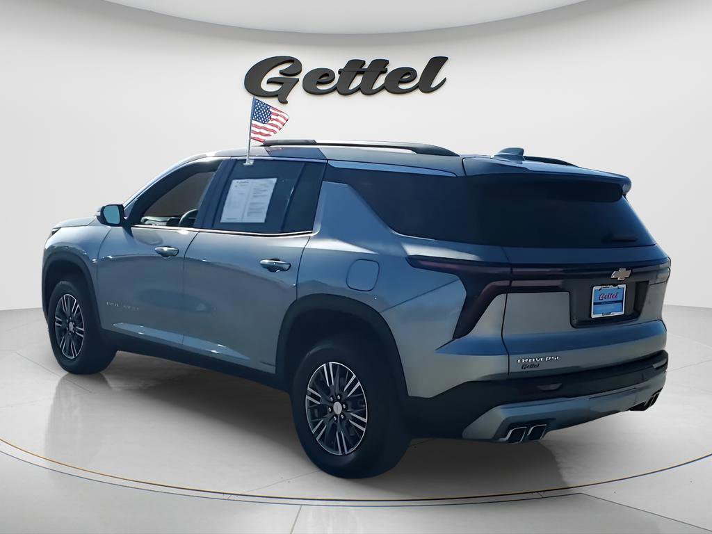 Certified 2025 Chevrolet Traverse LT FWD image 3