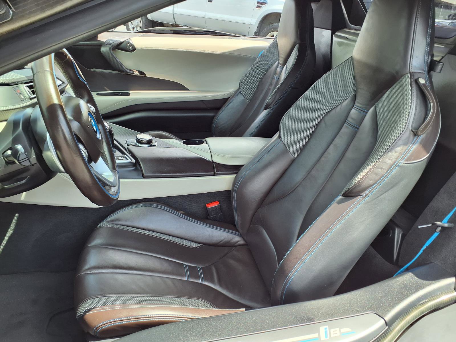 Used 2019 BMW i8 Roadster AWD/4WD image 13