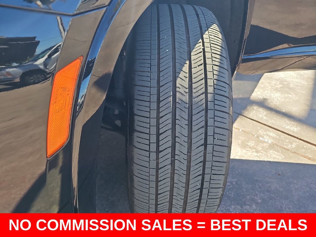 Used 2023 Chevrolet Traverse Premier w/ Redline Edition AWD/4WD image 37
