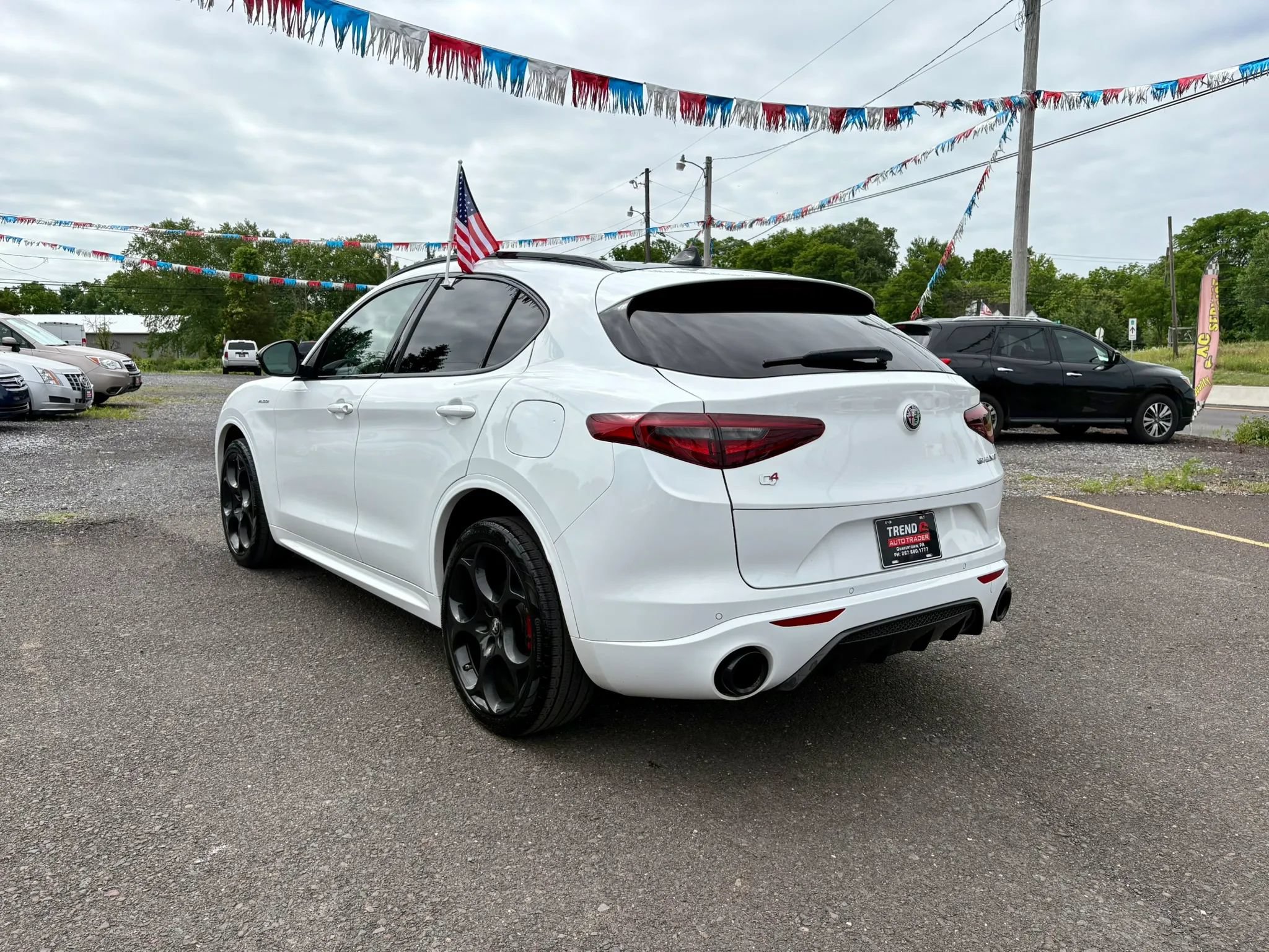 Used 2022 Alfa Romeo Stelvio Veloce AWD/4WD image 3