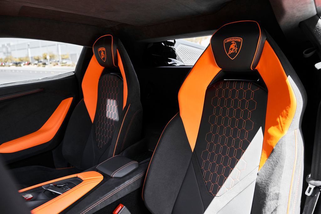 Used 2024 Lamborghini Revuelto AWD/4WD image 47