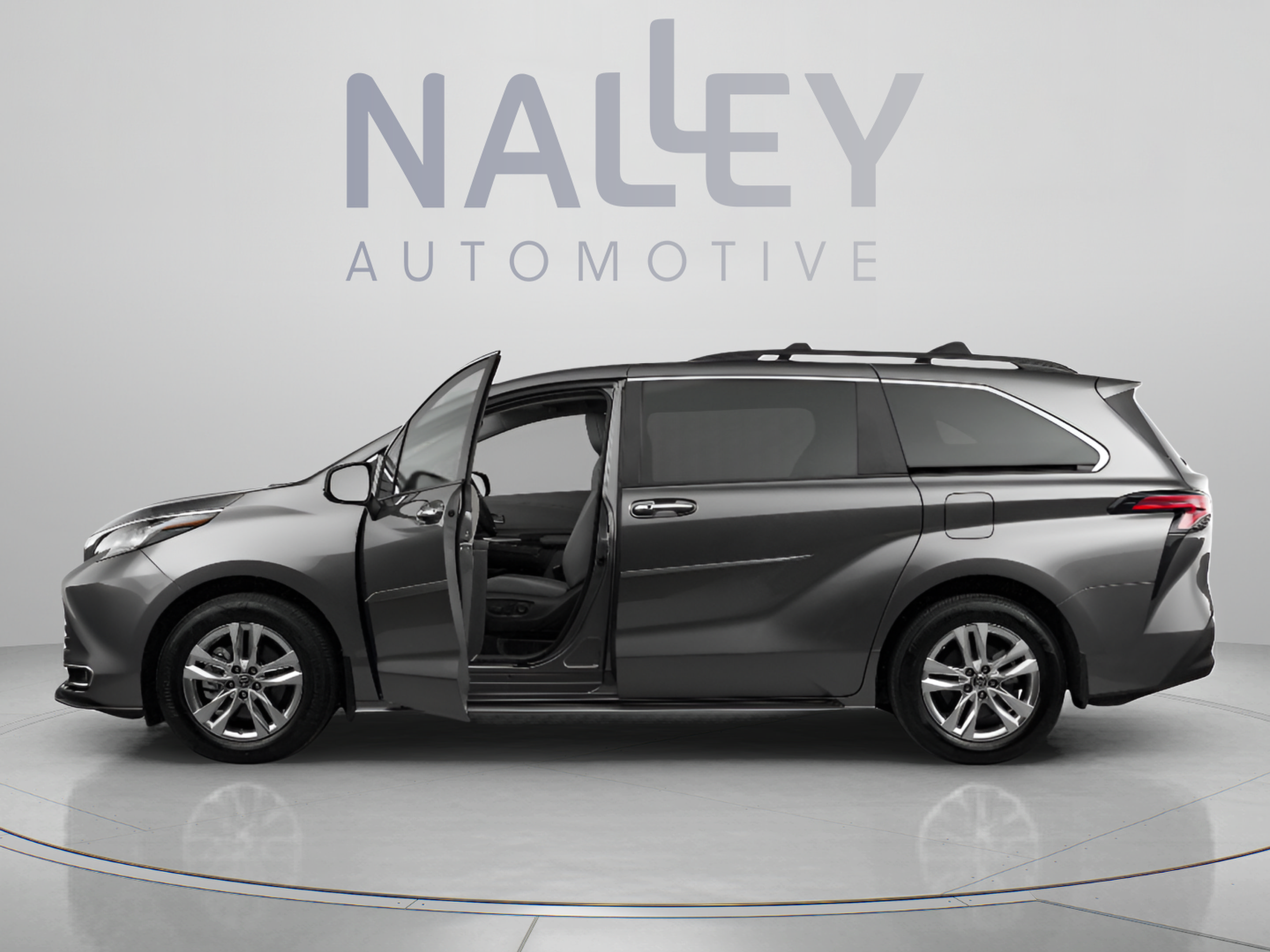 Used 2023 Toyota Sienna XLE FWD image 6