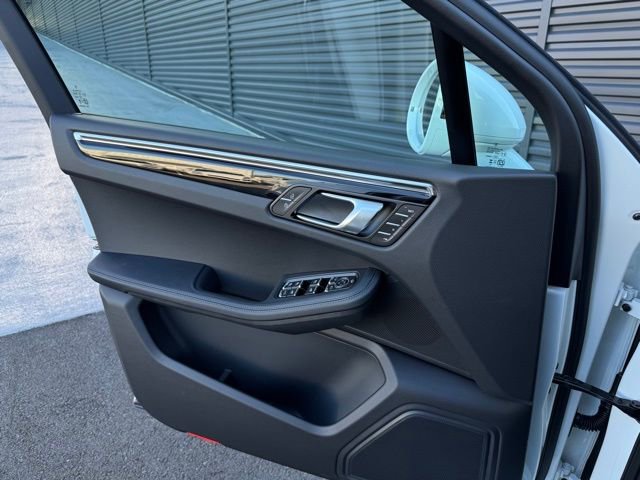 New 2026 Porsche Macan image 13