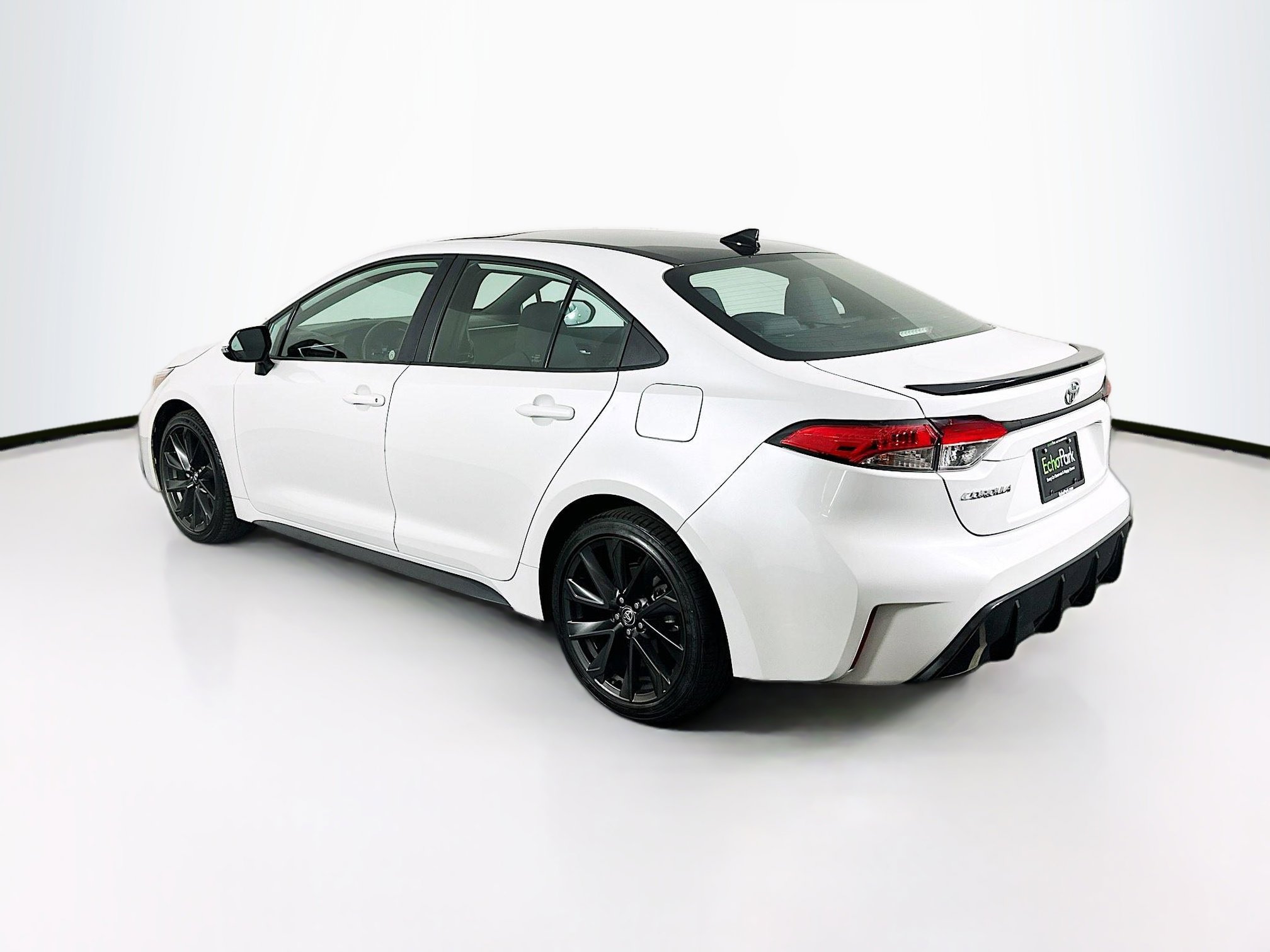 Used 2023 Toyota Corolla SE w/ SE Premium Package image 5