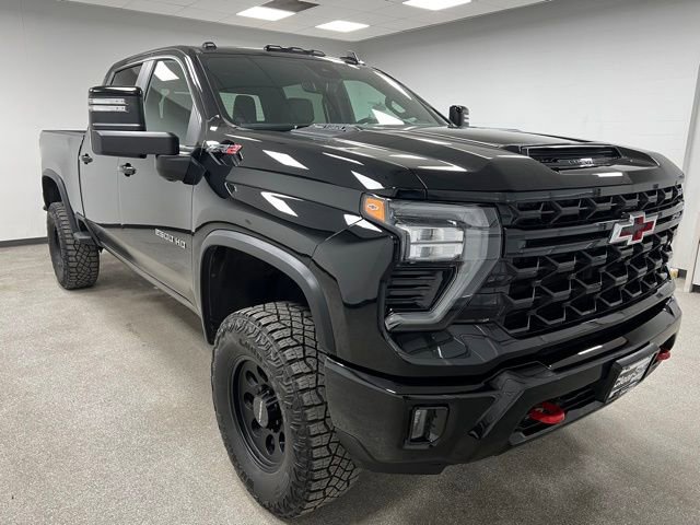 Used 2024 Chevrolet Silverado 2500 ZR2 w/ Technology Package image 2