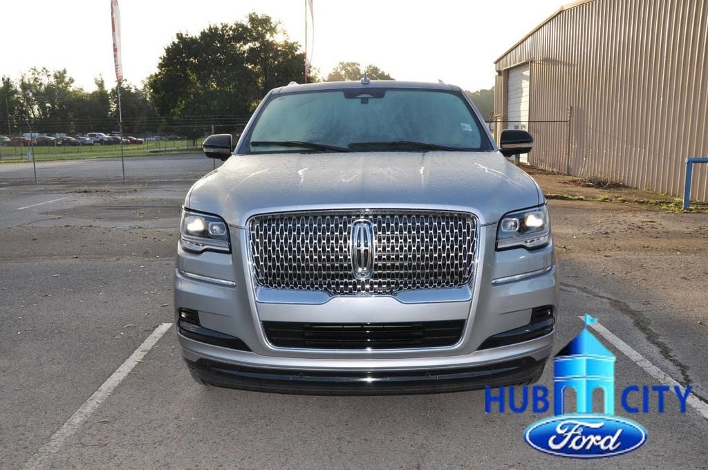 Used 2023 Lincoln Navigator Reserve image 8