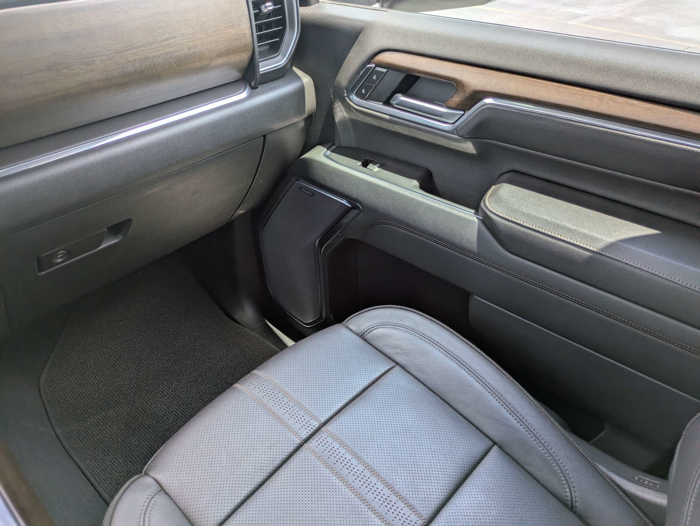 Certified 2024 Chevrolet Silverado 3500 High Country w/ High Country Premium Package AWD/4WD image 10