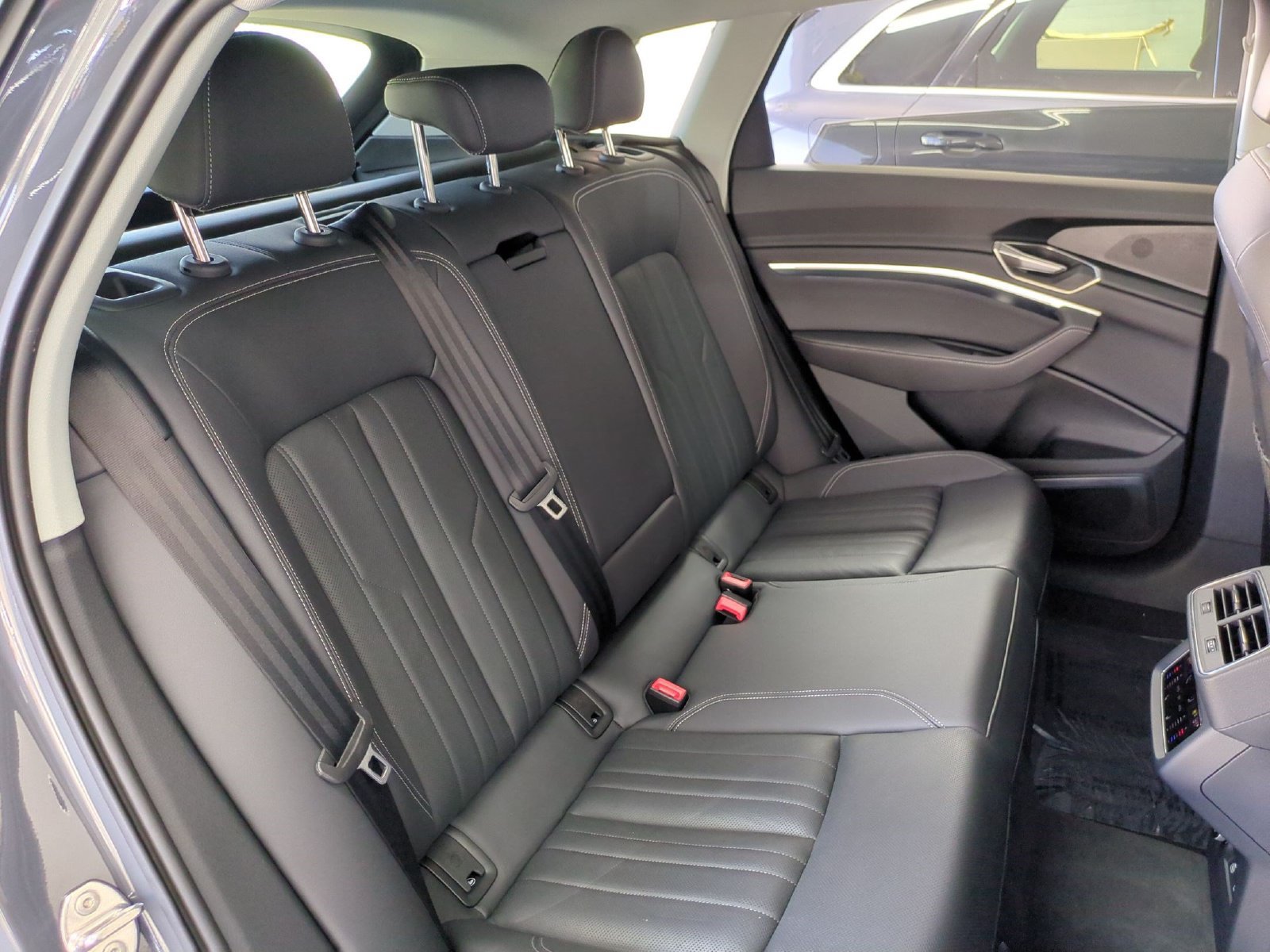 Used 2024 Audi Q8 e-tron Premium Plus w/ Premium Plus Package AWD/4WD image 28
