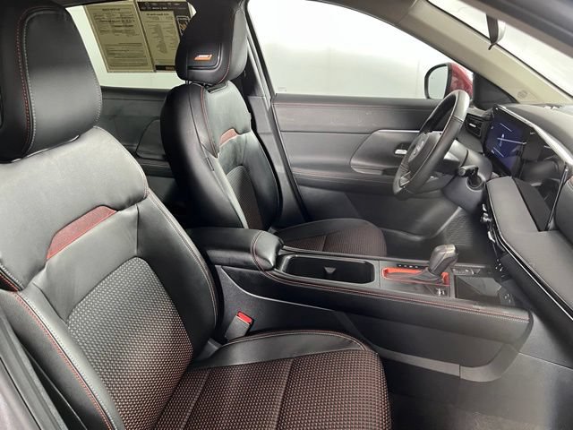 Used 2025 Nissan Kicks SR w/ SR Premium Package AWD/4WD image 20