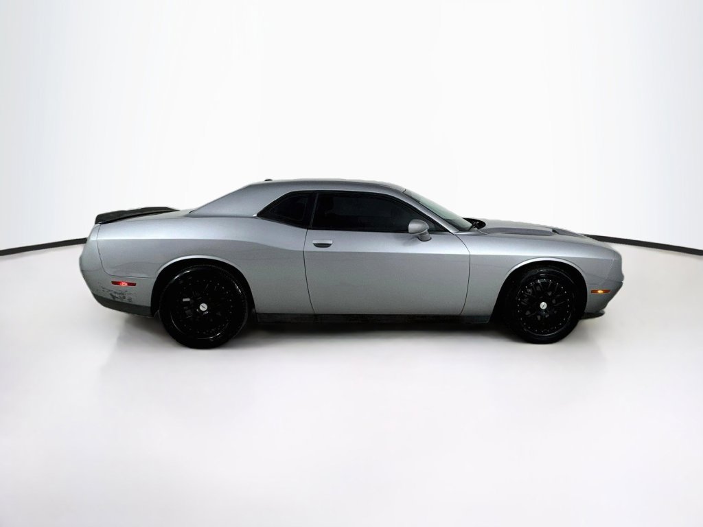 Used 2016 Dodge Challenger SXT RWD image 8