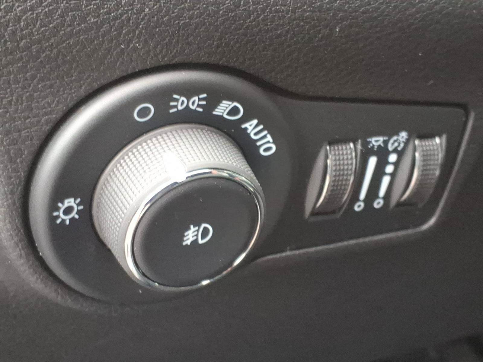 Used 2024 Jeep Compass Latitude AWD/4WD image 14