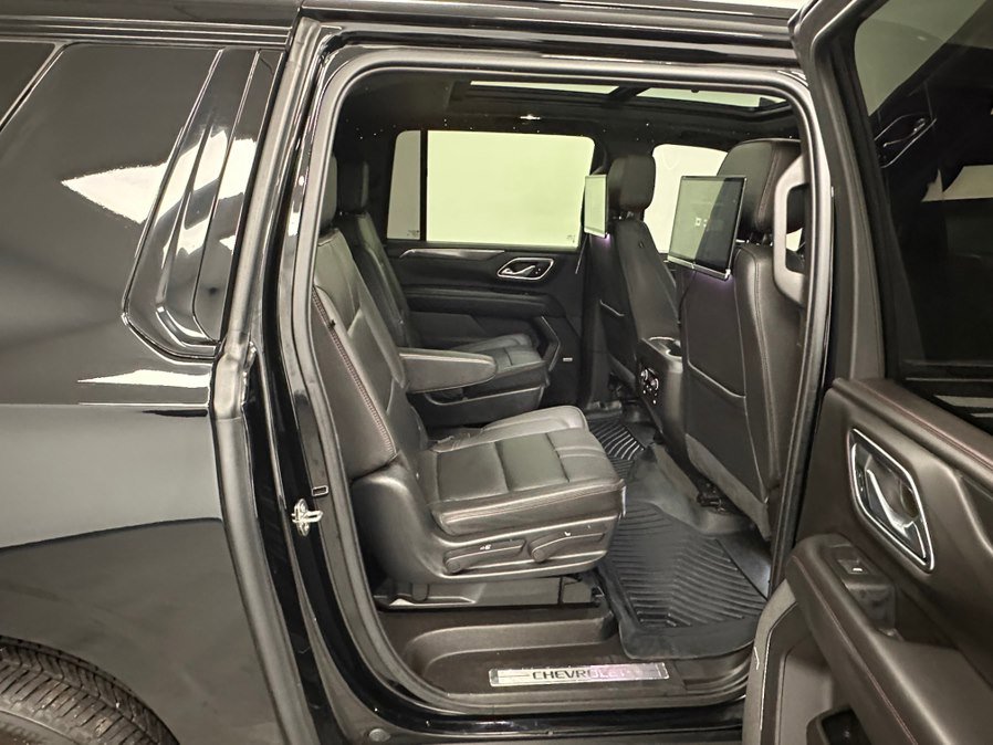 Used 2021 Chevrolet Suburban RST w/ Luxury Package image 40