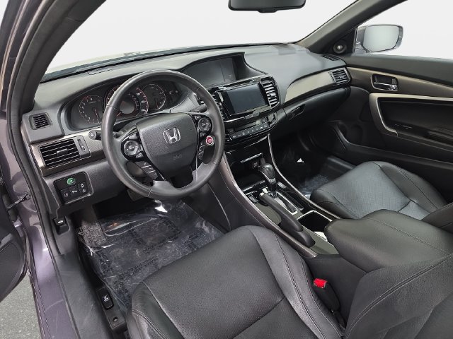 Used 2017 Honda Accord Touring image 10