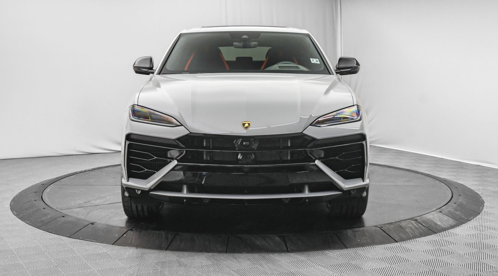 Used 2025 Lamborghini Urus SE image 2