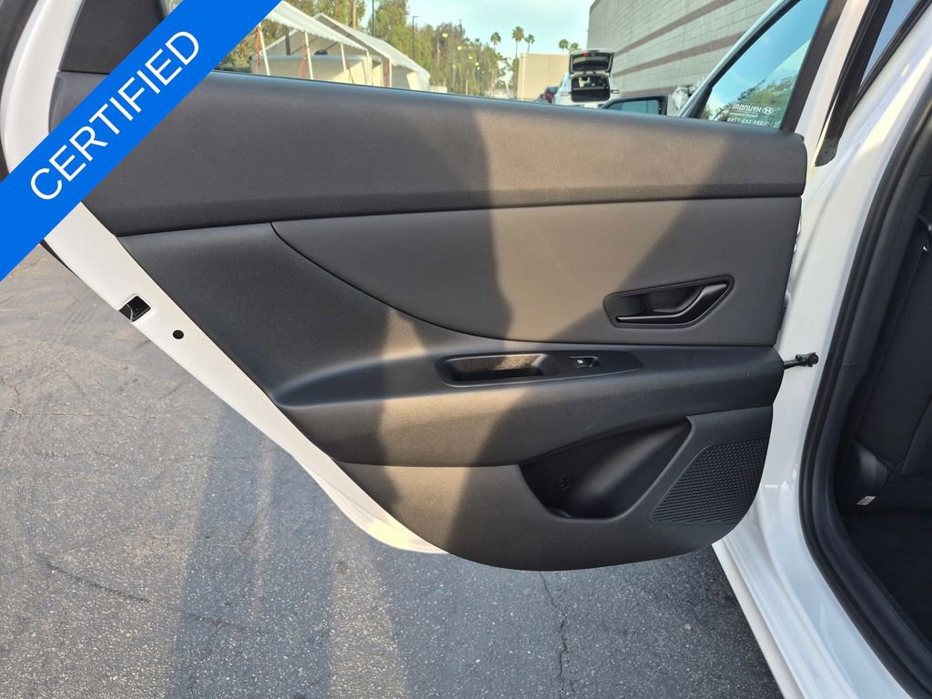 Used 2025 Hyundai Elantra SEL image 21