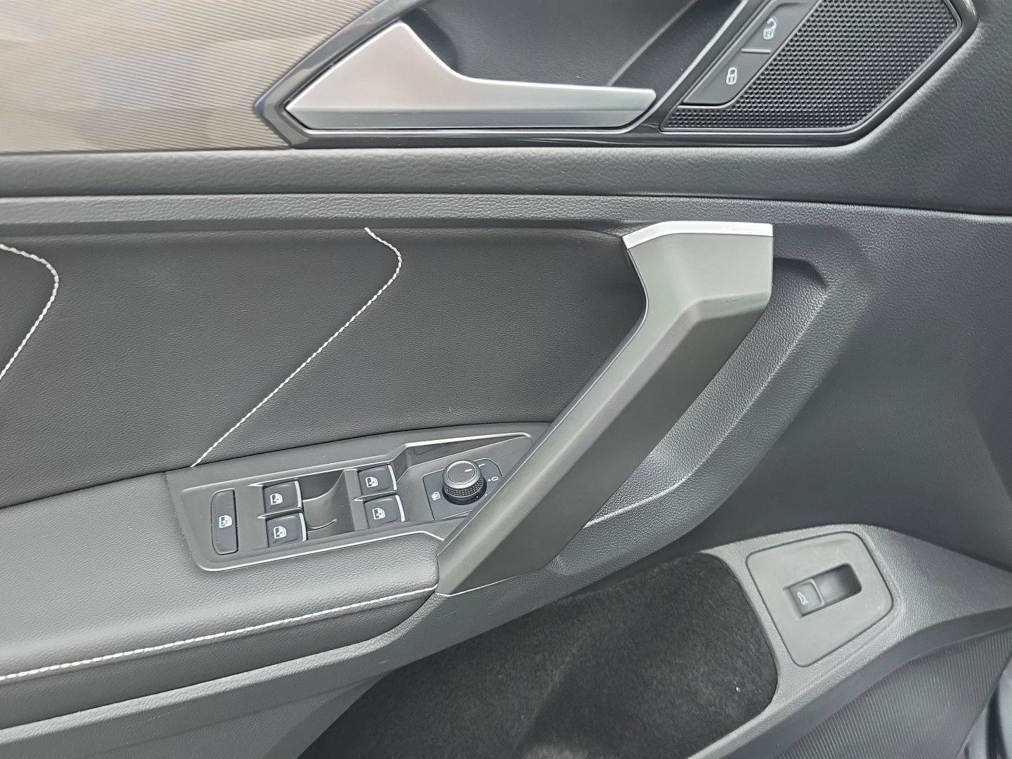 Used 2024 Volkswagen Tiguan SE R-Line image 14