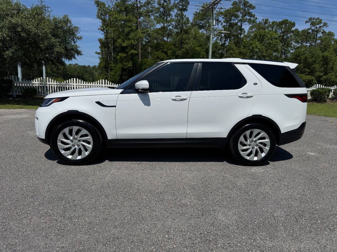 Used 2022 Land Rover Discovery S AWD/4WD image 3