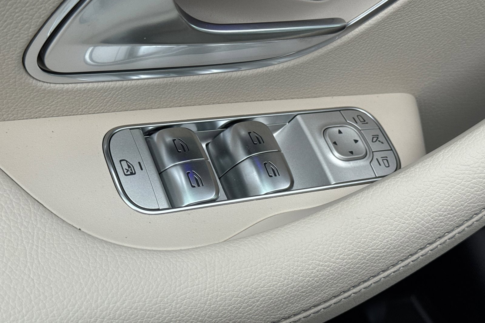 New 2026 Mercedes-Benz GLS 450 4MATIC image 13