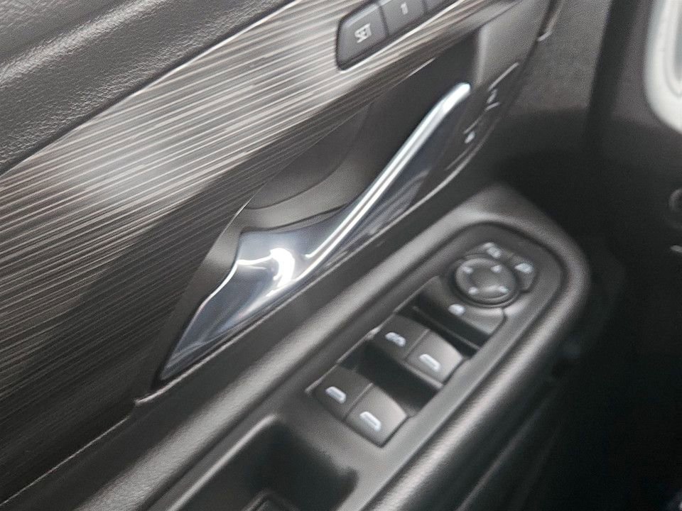 Used 2024 GMC Terrain SLT image 22