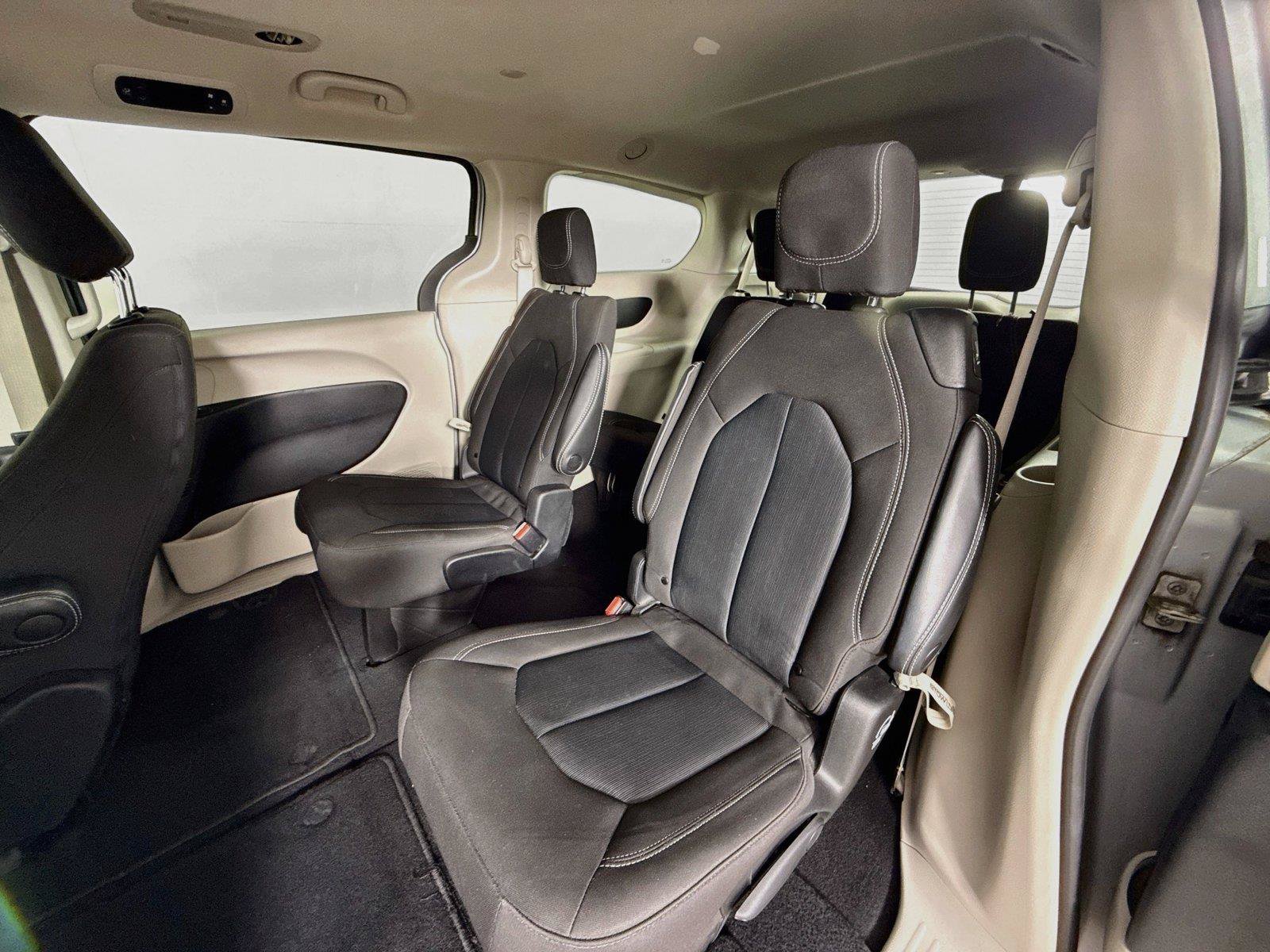 Used 2023 Chrysler Voyager LX FWD image 11