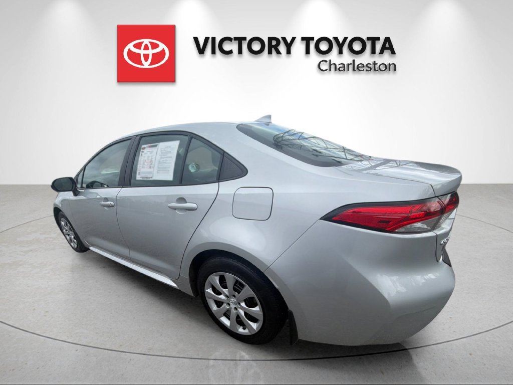 Used 2021 Toyota Corolla LE FWD image 3