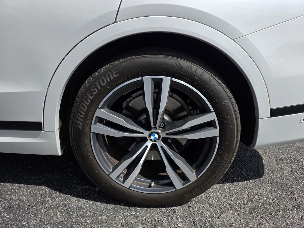Used 2022 BMW X7 xDrive40i w/ M Sport Package image 11