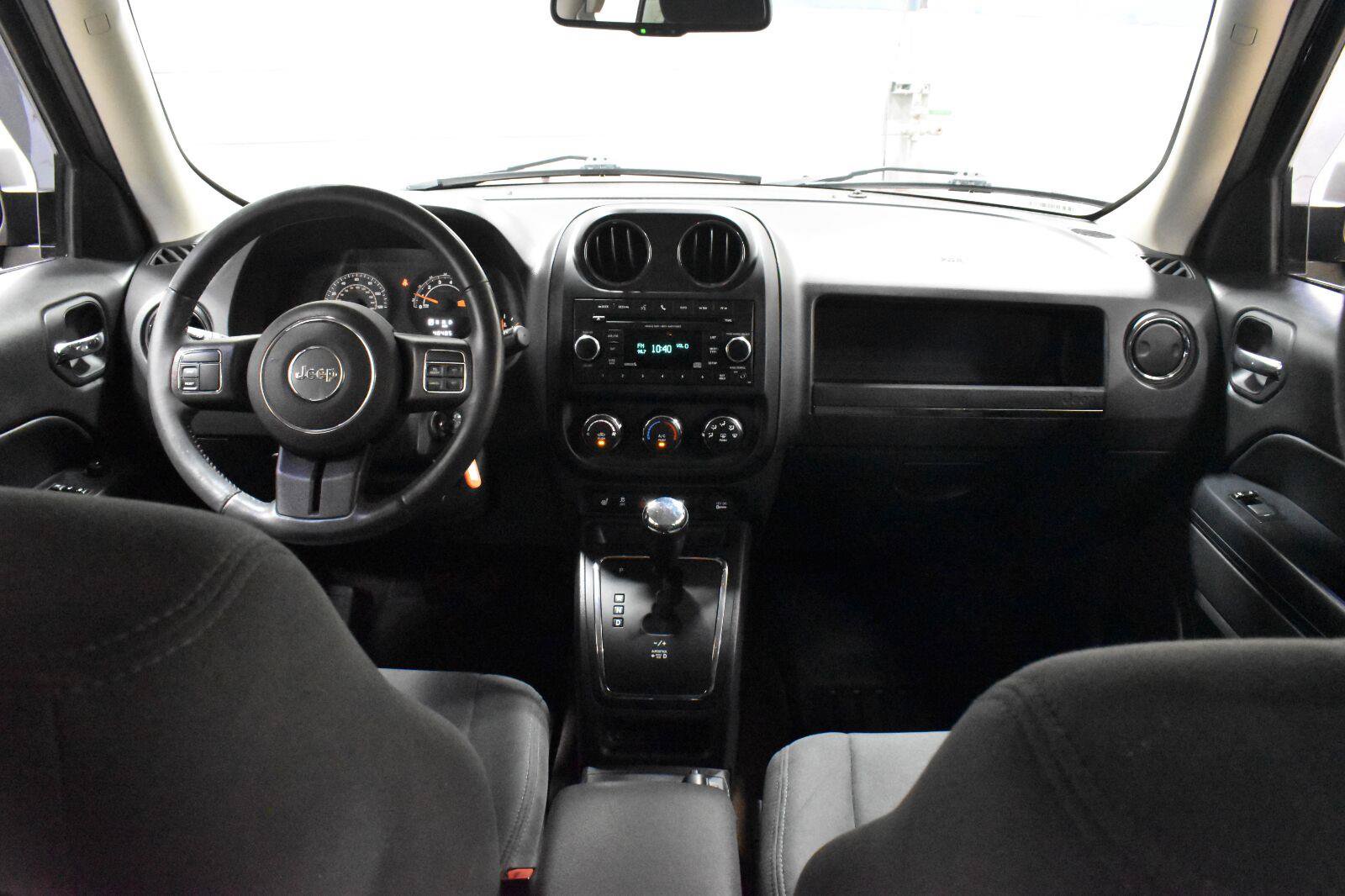 Used 2016 Jeep Patriot Latitude AWD/4WD image 5
