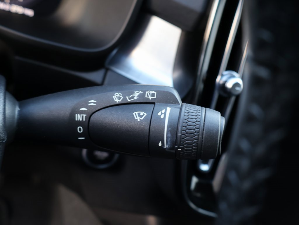 Used 2022 Volvo XC40 T5 Momentum image 39