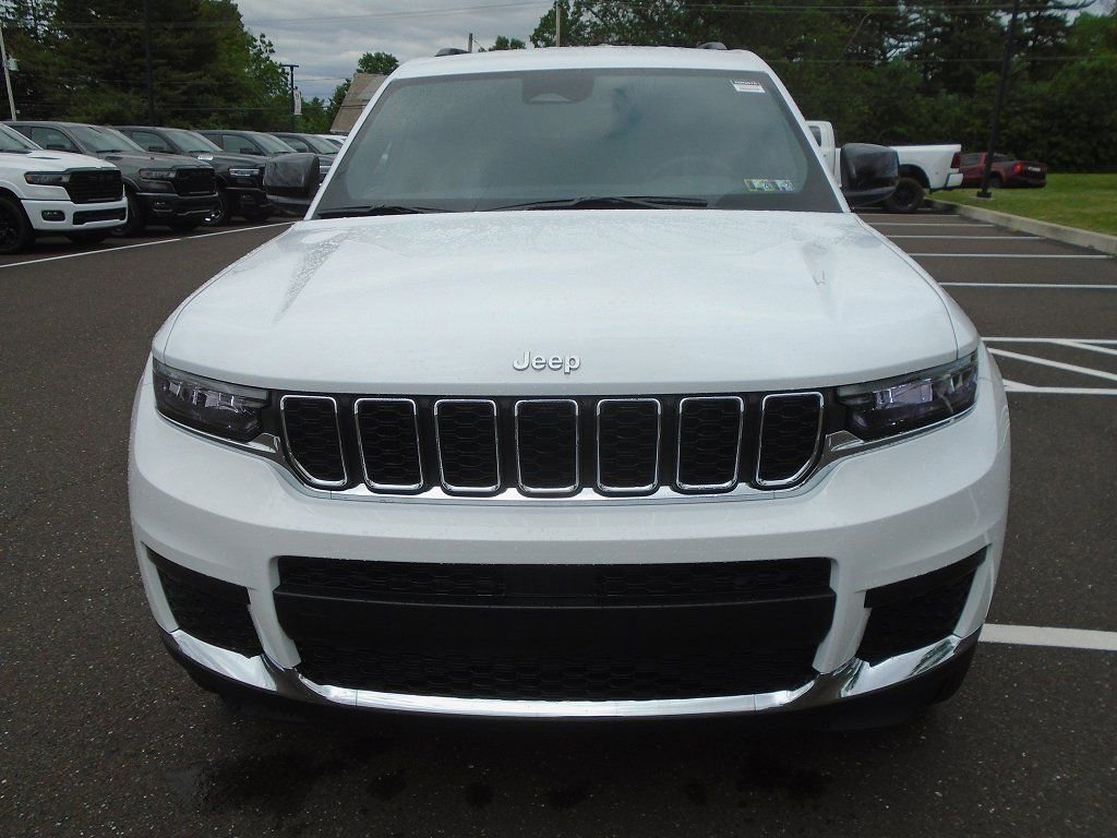 New 2025 Jeep Grand Cherokee L Laredo w/ Luxury Tech Group I AWD/4WD image 5