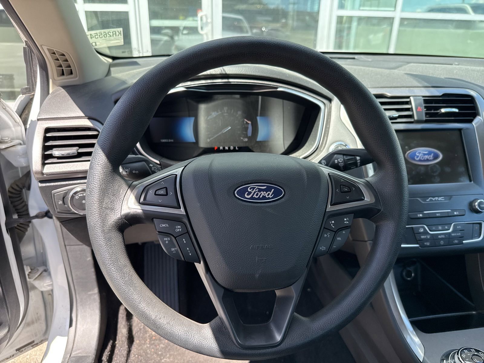 Used 2019 Ford Fusion SE FWD image 13
