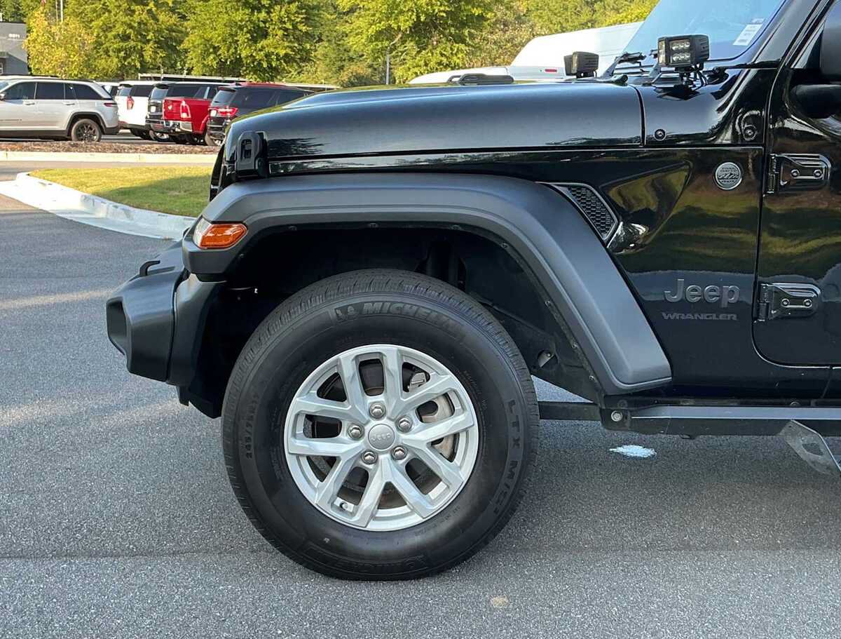 Used 2022 Jeep Wrangler Sport AWD/4WD image 11