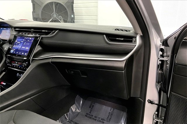 Used 2023 Jeep Grand Cherokee Laredo image 15