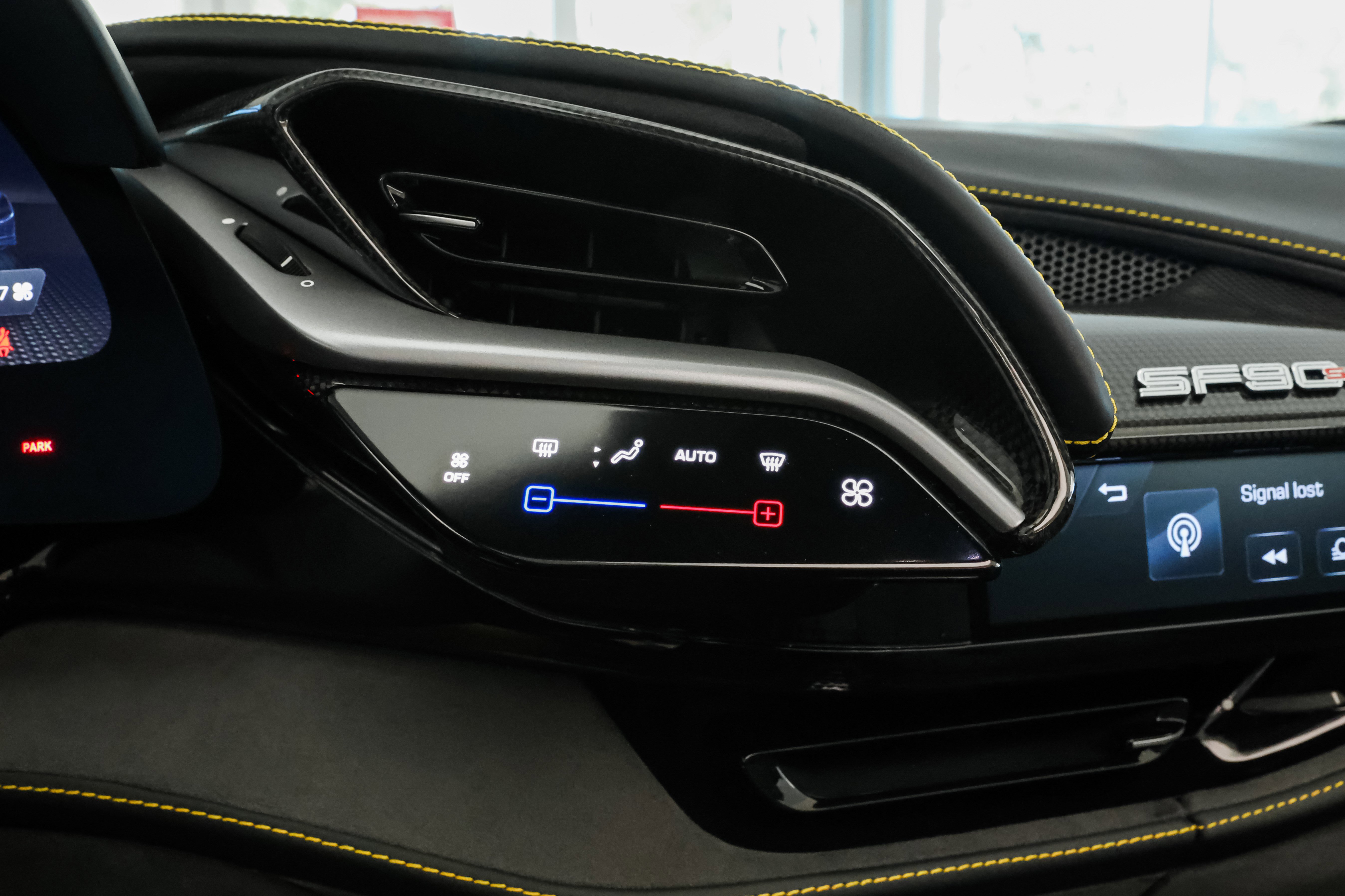 Used 2024 Ferrari SF90 Spider image 29