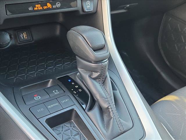 Used 2024 Toyota RAV4 XLE w/ Convenience Package FWD image 12