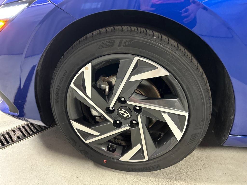 Used 2025 Hyundai Elantra Sport FWD image 9