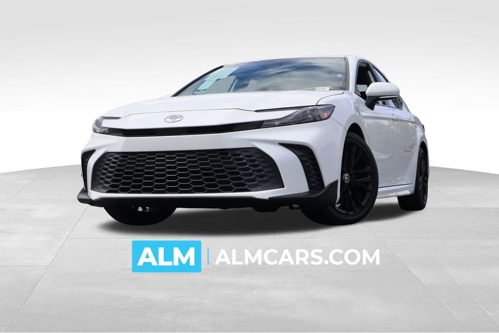 Used 2025 Toyota Camry SE image 1