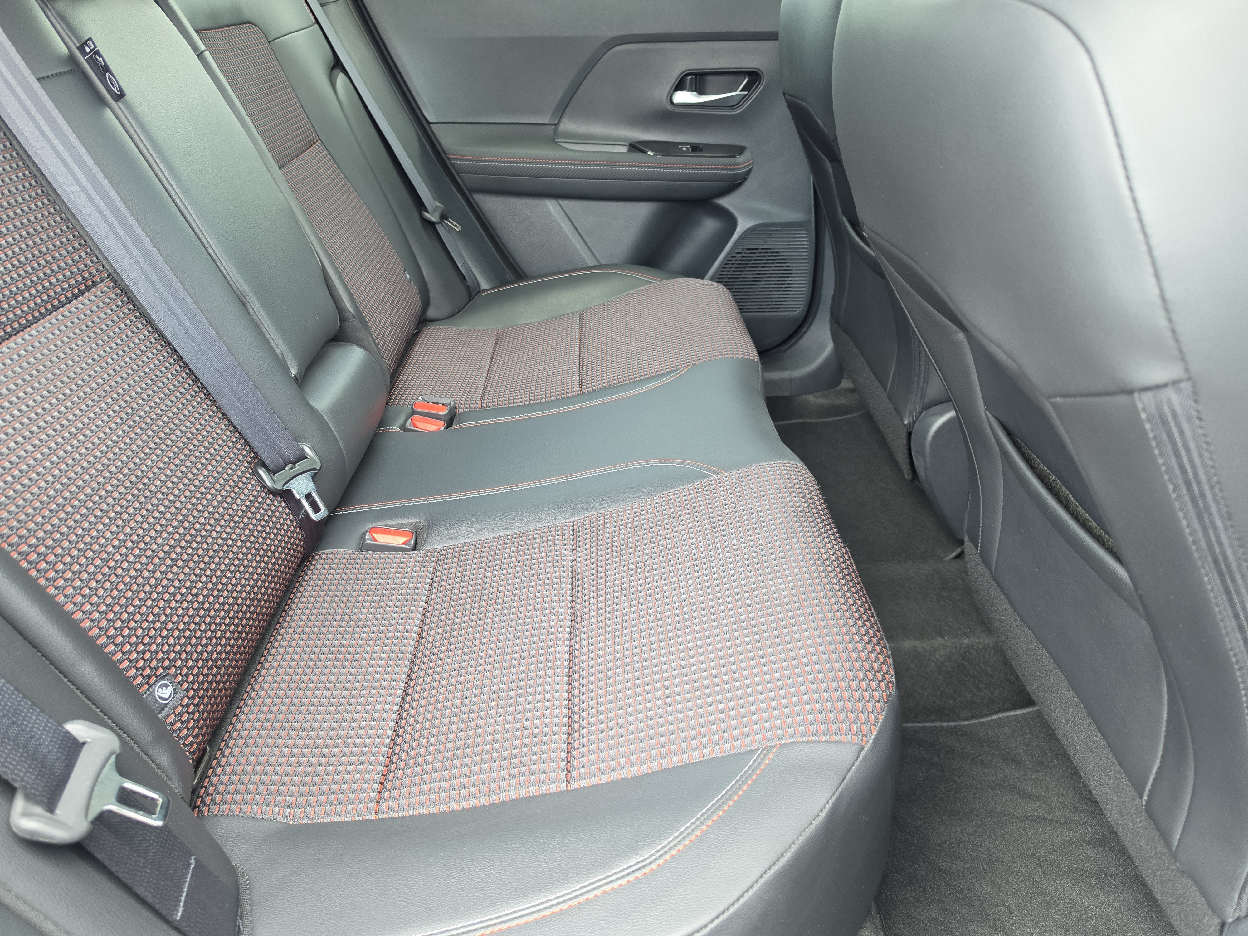 Used 2025 Nissan Kicks SR w/ SR Premium Package FWD image 12