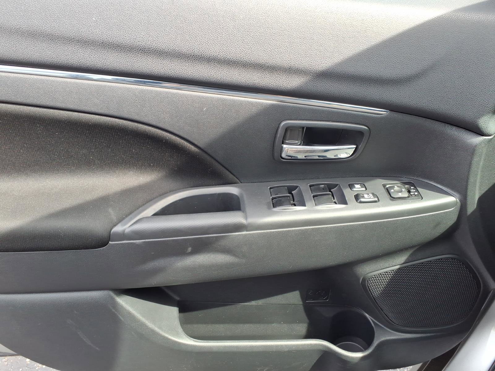 Used 2025 Mitsubishi Outlander Sport LE AWD/4WD image 23