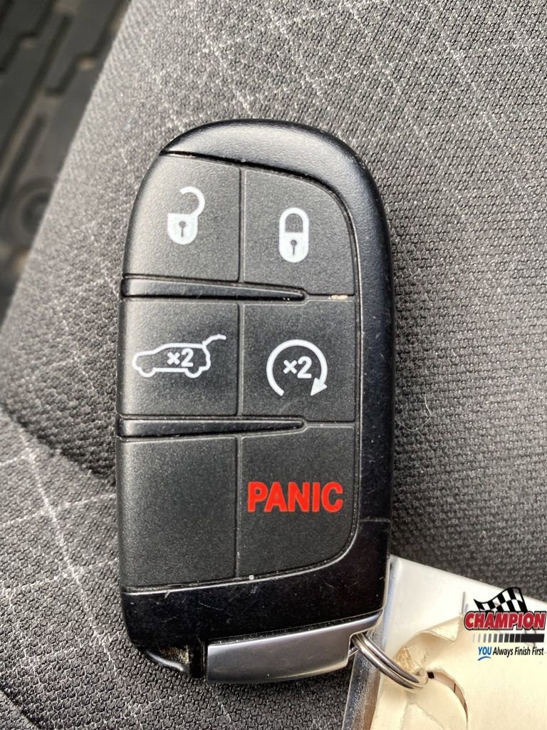 Used 2018 Jeep Grand Cherokee Laredo image 23