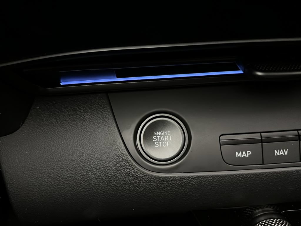 Certified 2025 Hyundai Elantra SEL FWD image 32