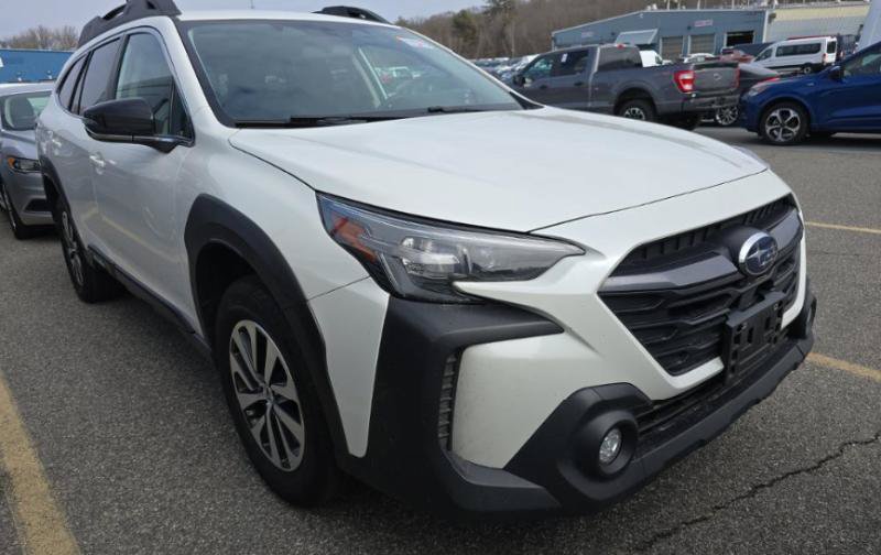 Used 2024 Subaru Outback Premium AWD/4WD image 2