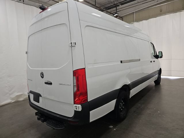 Used 2024 Mercedes-Benz Sprinter 3500 w/ Acoustic Package image 4