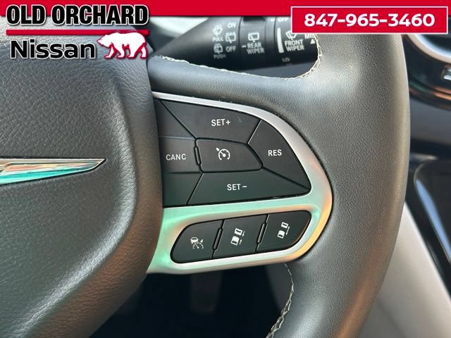 Used 2023 Chrysler Pacifica Touring-L FWD image 18