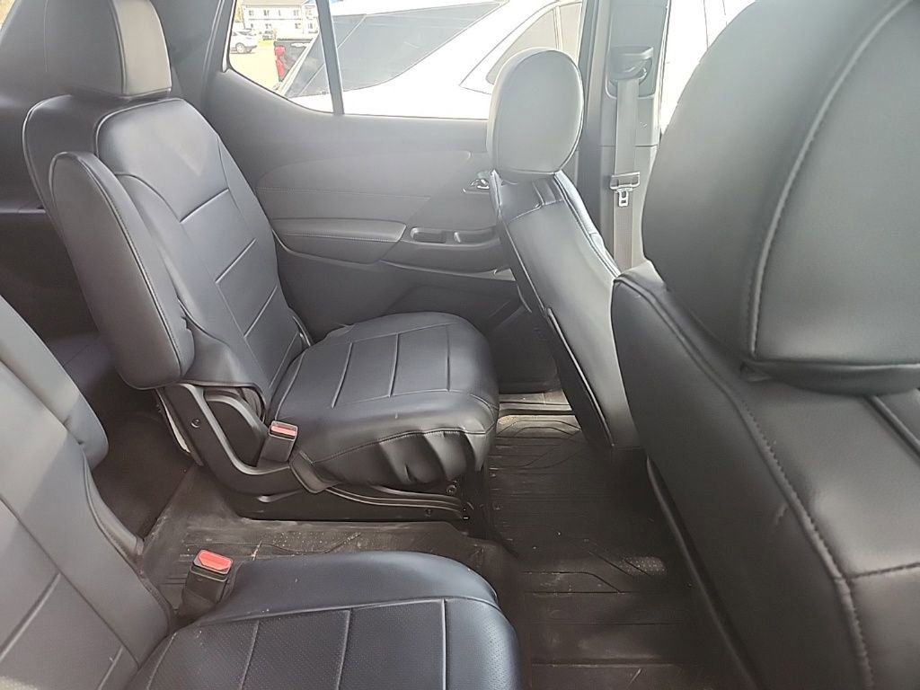 Used 2023 Chevrolet Traverse LT w/ Midnight/Sport Edition image 14