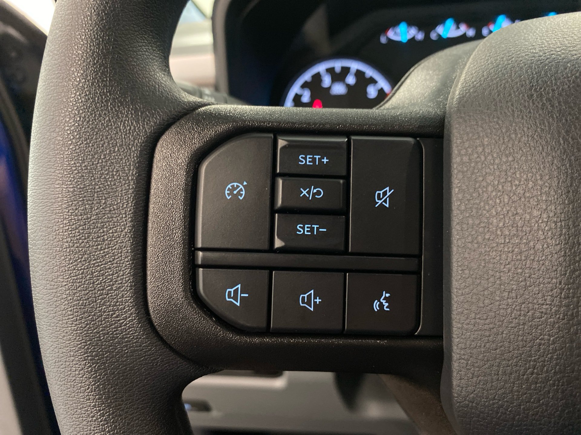 New 2026 Ford F350 XLT w/ FX4 Off-Road Package AWD/4WD image 14