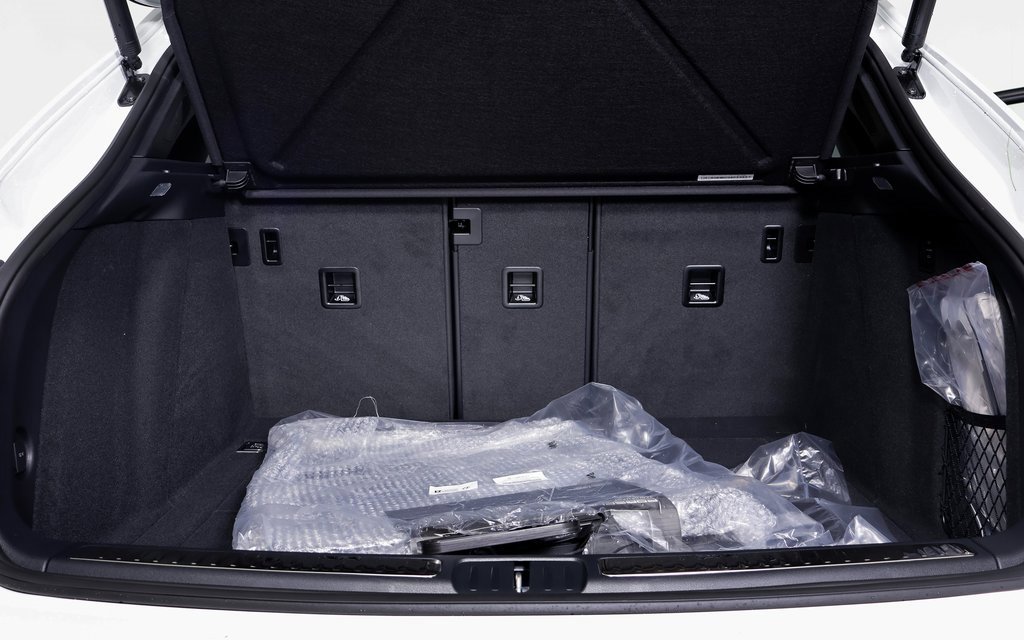 New 2025 Porsche Macan image 14