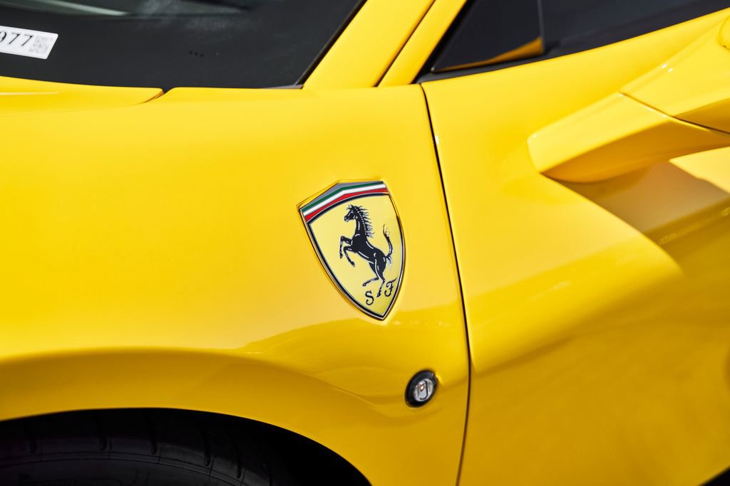 Used 2021 Ferrari F8 Tributo image 9