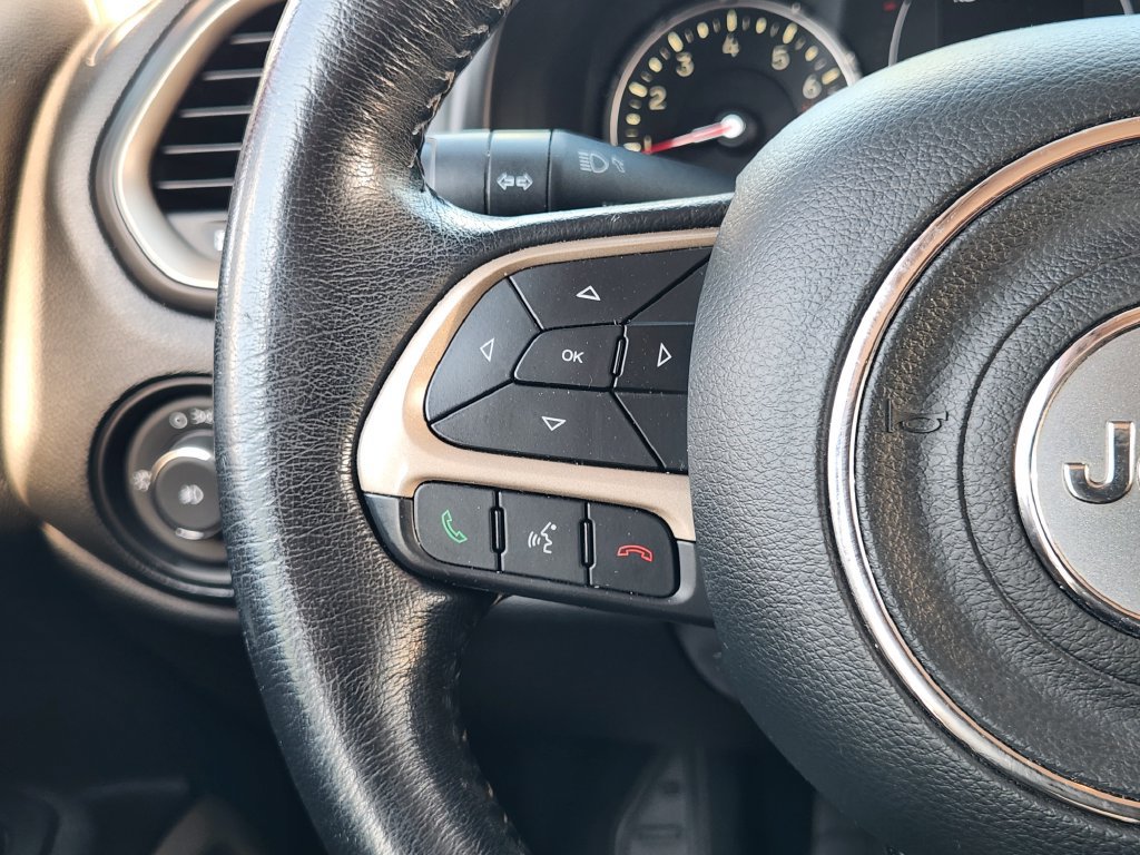 Used 2017 Jeep Renegade Latitude w/ Advanced Technology Group FWD image 27