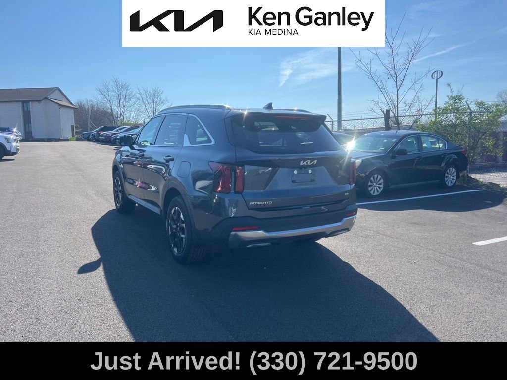 Certified 2024 Kia Sorento S w/ Panoramic Sunroof Package image 7