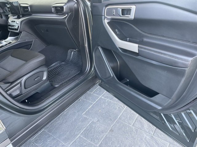 Used 2024 Ford Explorer XLT image 23